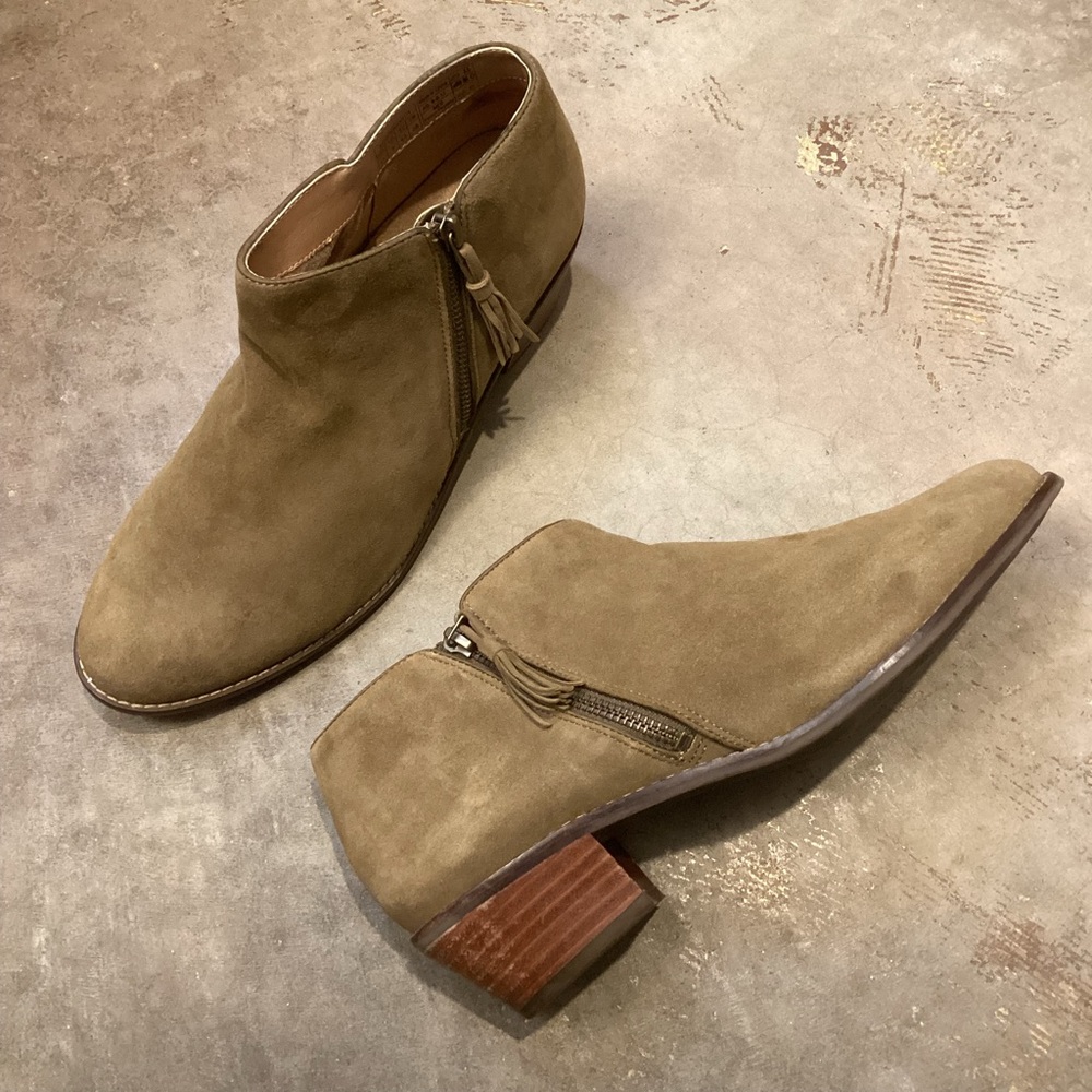Vionic Joy Serena Suede Ankle Booties Size 11 Style VS174 Greige Color